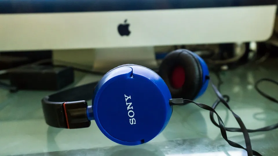 headphones 1767155 960 720