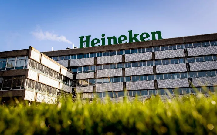 heineken daalt op positief damrak