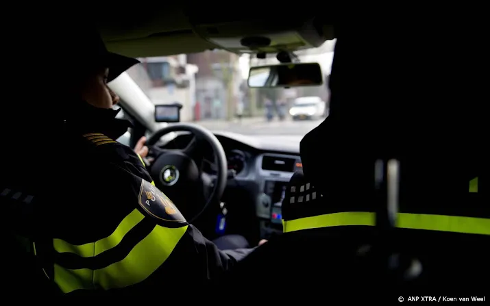 helft nederlanders ziet politie zelden of nooit in eigen buurt