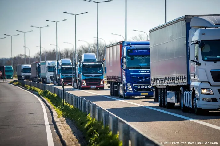 helft vrachtwagenchauffeurs rijdt te lang door