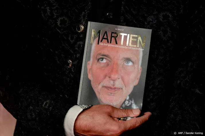 hendrik groen stoot martien meiland van troon in bestsellerlijst