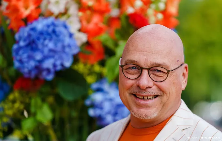 hendriks ontvangt bij afscheid erepenning nocnsf