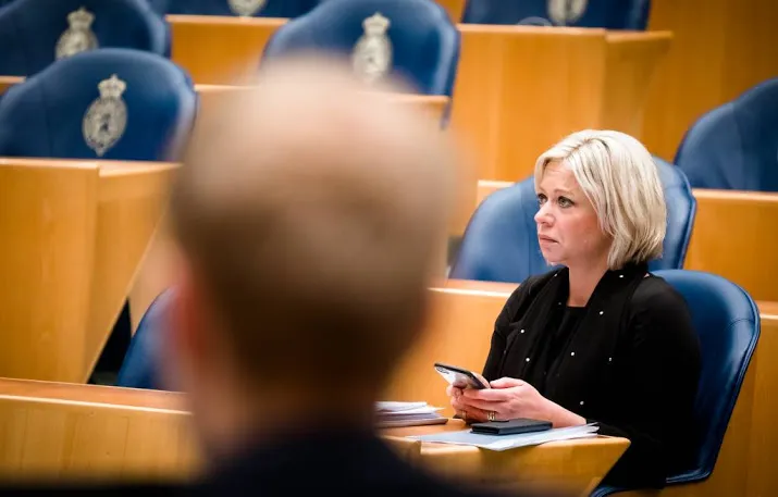 hennis geen zorg over groene vvd fractie