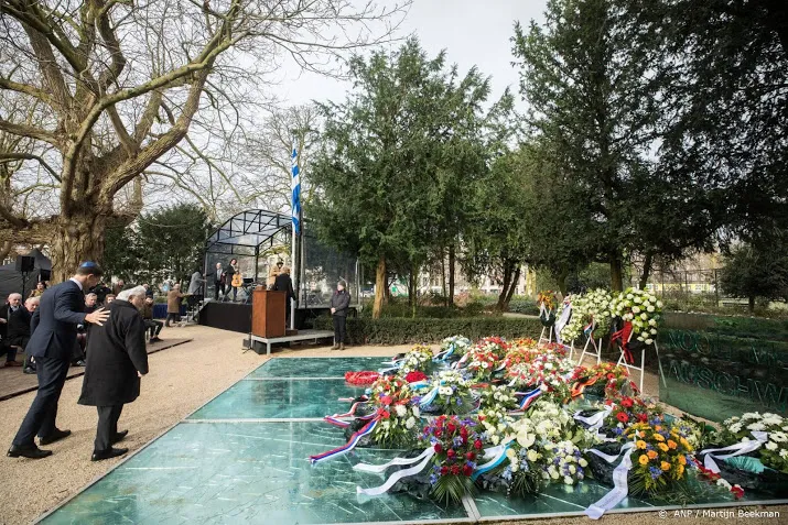herdenking holocaust bij auschwitzmonument