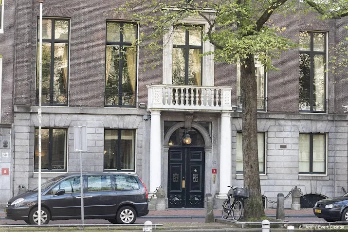 herdenkingstocht door amsterdam op eerste dag keti koti maand