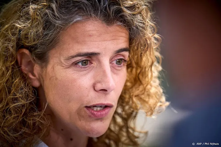 hermans vvd fractie steunt toch asielwet