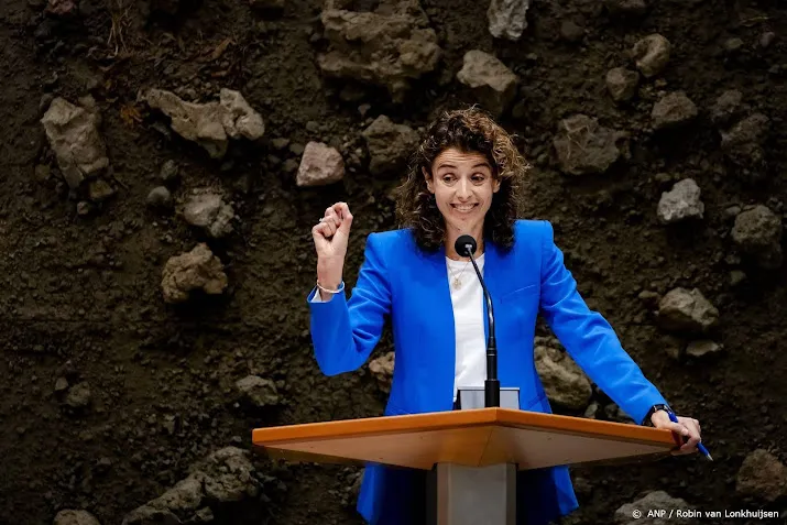hermans vvd hard aangevallen op val van kabinet om asielbeleid