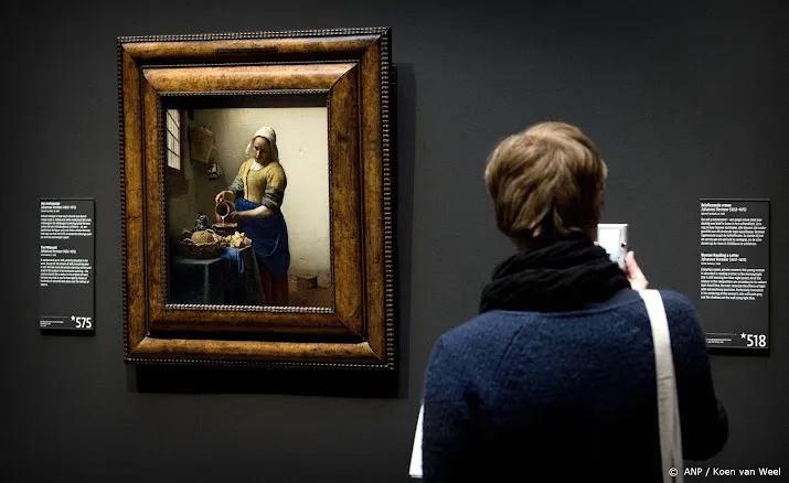 hermitage weer open en toont het melkmeisje van vermeer