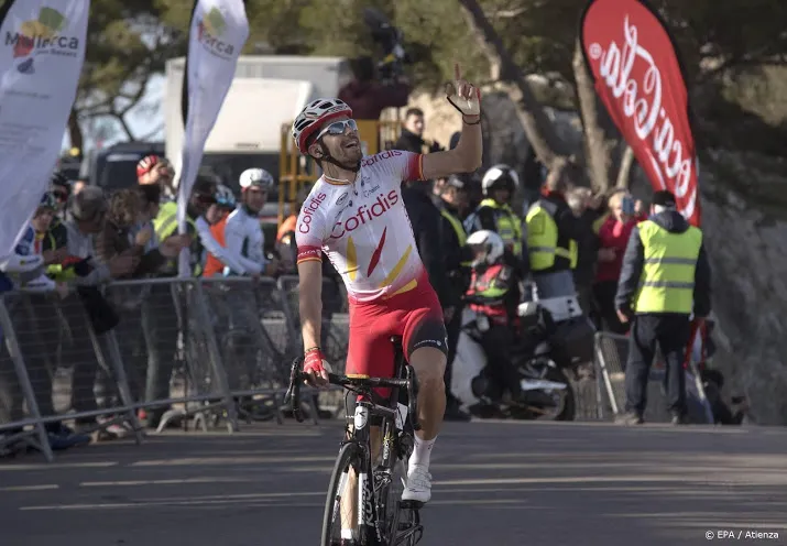 herrada wint bergrit teuns pakt leiderstrui