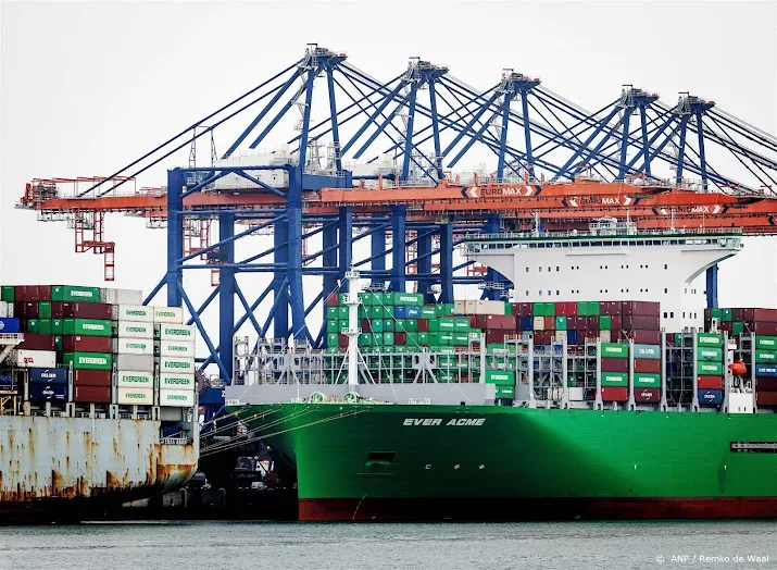 herstel in overslag rotterdamse haven blijft voorlopig uit