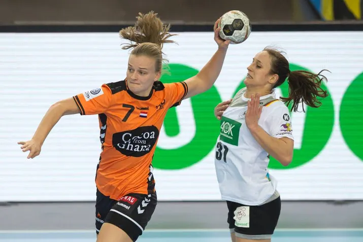 het gaat nog niet vanzelf bij handbalsters