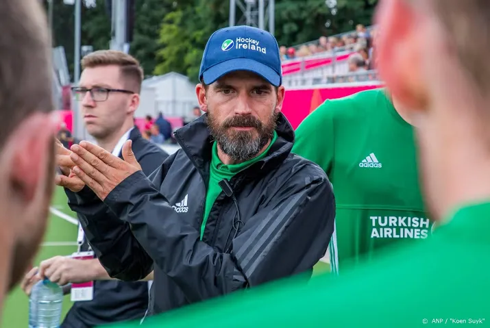 hockeycoach cox stopt bij kampong