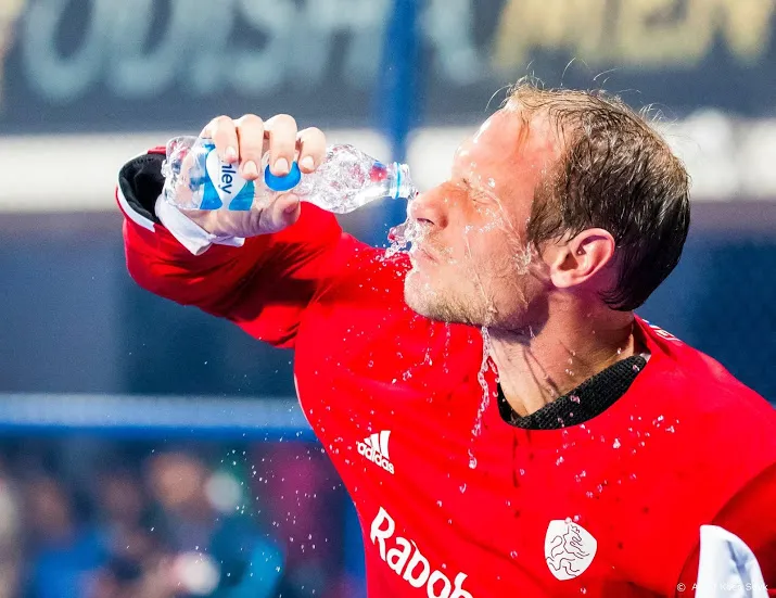 hockeykeeper blaak breekt middenvoetsbeentje