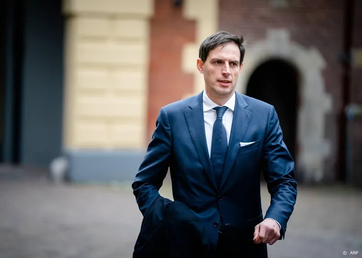 hoekstra eu moet geld opzijleggen voor nieuwe crisis