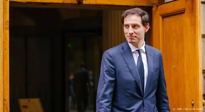 hoekstra juicht plan oprichting eu toezichthouder witwassen toe
