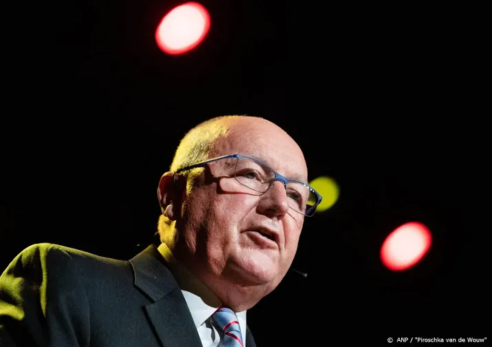 hoekstra keuze voor 5g net huawei is geen rem op inlichtingen