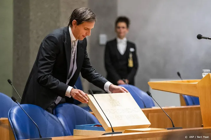 hoekstra kijkt naar mogelijkheden om miljoenennota te vervroegen