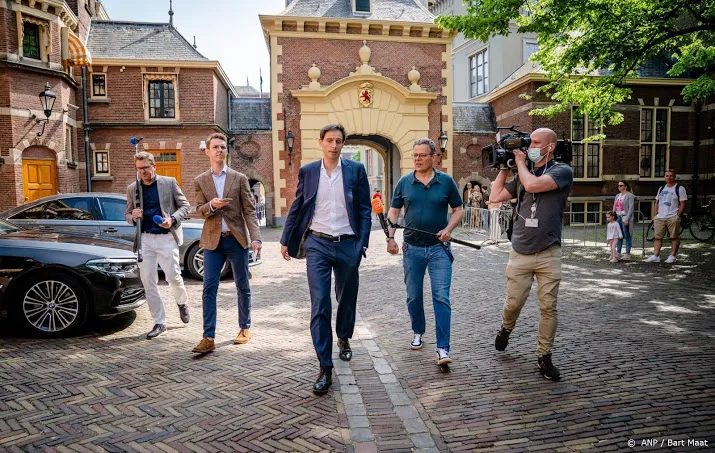 hoekstra oppert alternatieven voor samenwerking met links blok