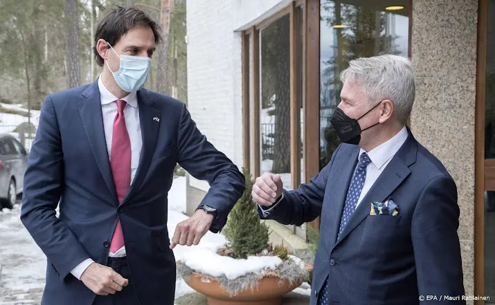 hoekstra steunt eventueel navo lidmaatschap van finland