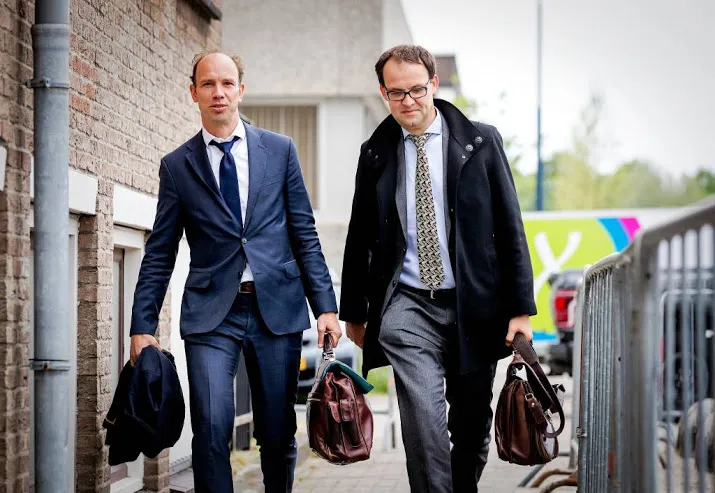 holleeder ontkent aanslagen op van hout