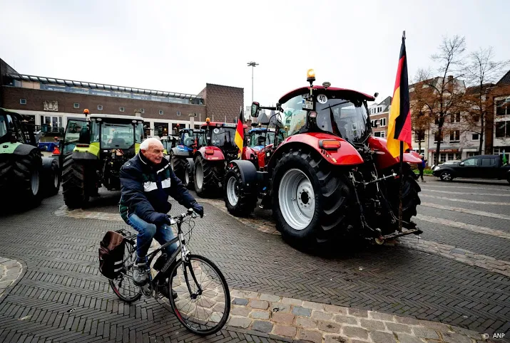 honderden boeren bij provinciehuis arnhem