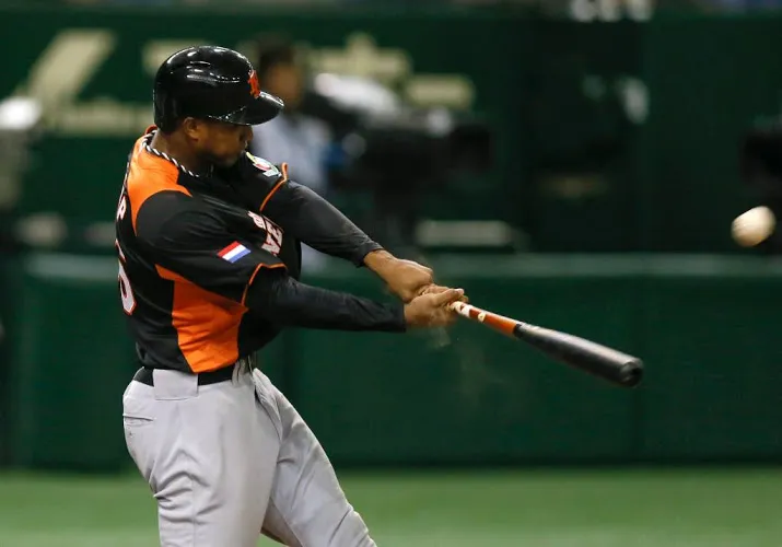 honkballer schoop tekent bij minnesota twins