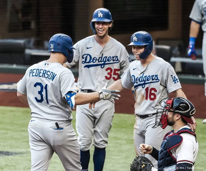 honkballers dodgers slaan hard terug tegen braves