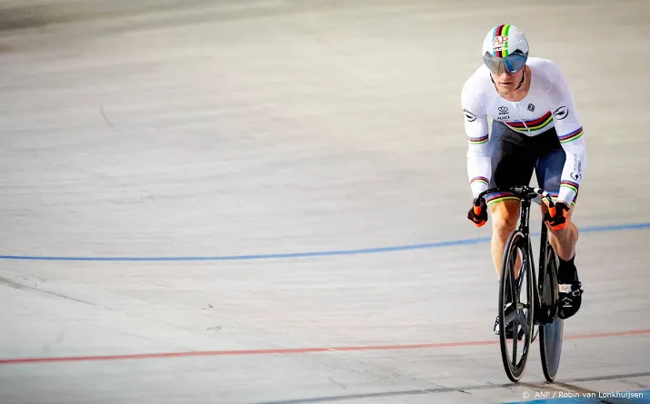 hoogland is in sprintfinale lavreysen de baas
