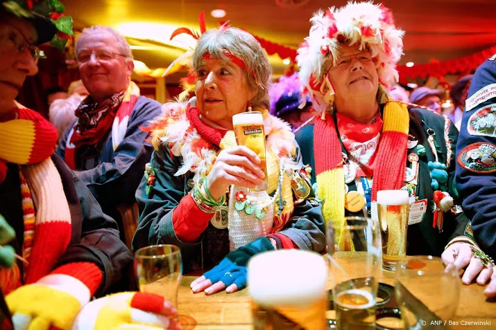 hooguit de carnavalsvlaggen hangen uit op de 11e van de 11e
