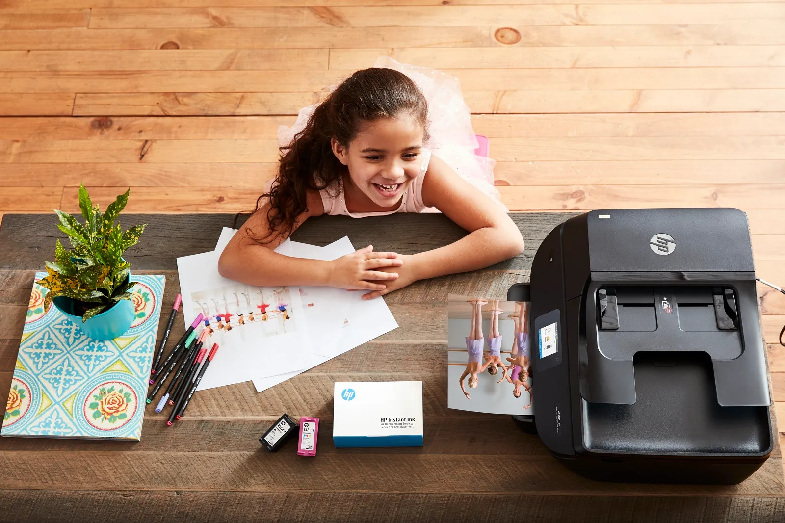 hp instant ink little girl horizontal rgb