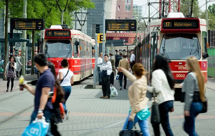 htm haalt contant geld weg bij trambestuurder
