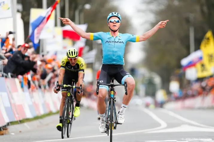 iedereen kijkt naar van der poel in gold race