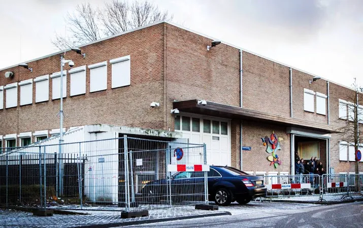 ik ken nu eenmaal veel mensen in onderwereld