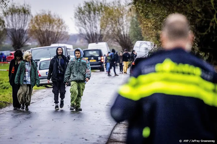 illegaal feest ammerzoden beeindigd na oproep politie