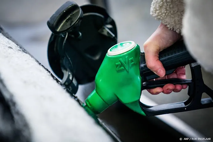 in duitsland benzine vanaf woensdag fors goedkoper