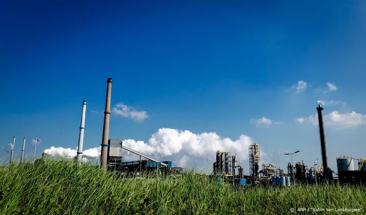 industrie nederland krimpt nog sterker in mei