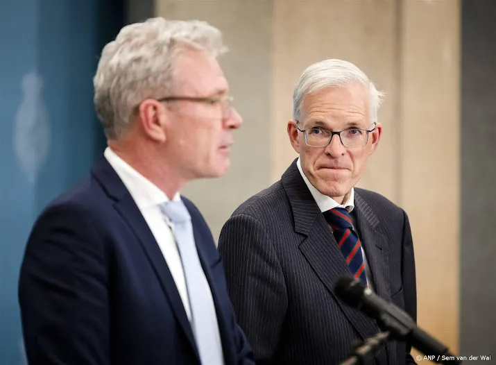 informateurs beginnen bij financien flink deel van de klus