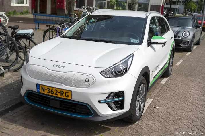 ing dalende autoverkoop remt groei aantal elektrische autos