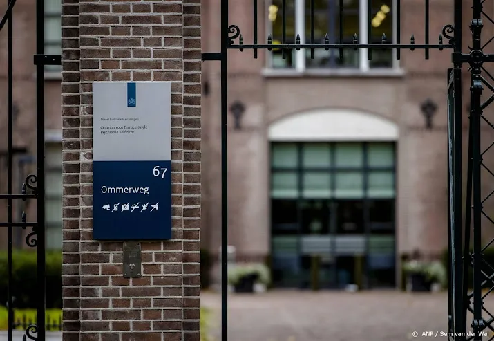 inspectie dader steekpartij veldzicht 19 keer overgeplaatst
