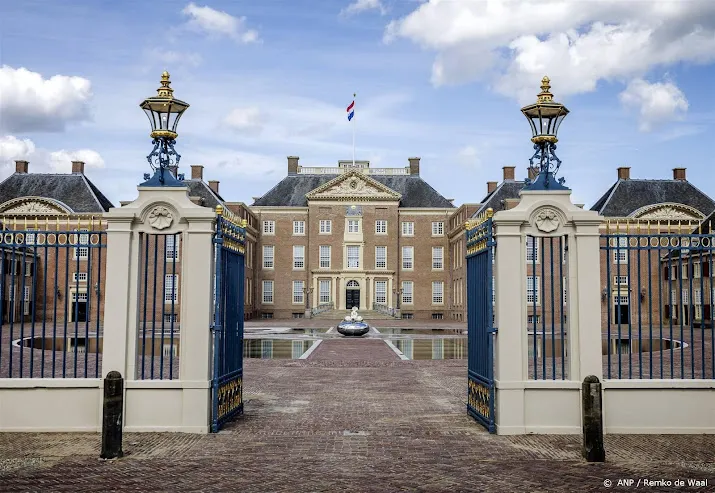 inwoners apeldoorn kunnen paleis het loo gratis bekijken