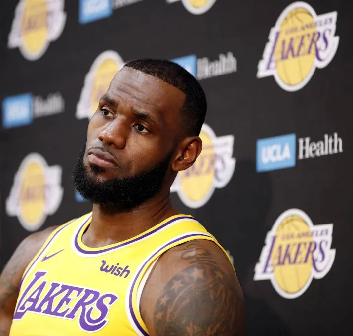 james debuteert met nederlaag bij la lakers