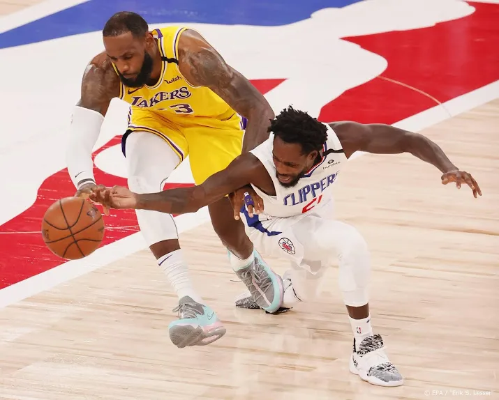 james helpt lakers voorbij clippers bij herstart nba seizoen