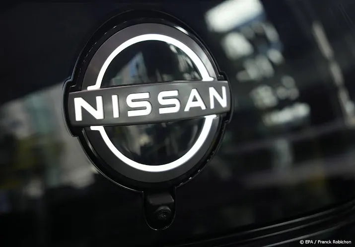 japanse autobedrijven dalen op afwachtende beurs in tokio