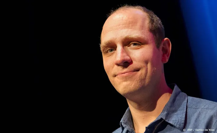 jelle brandt corstius naar rechtbank wegens smaad