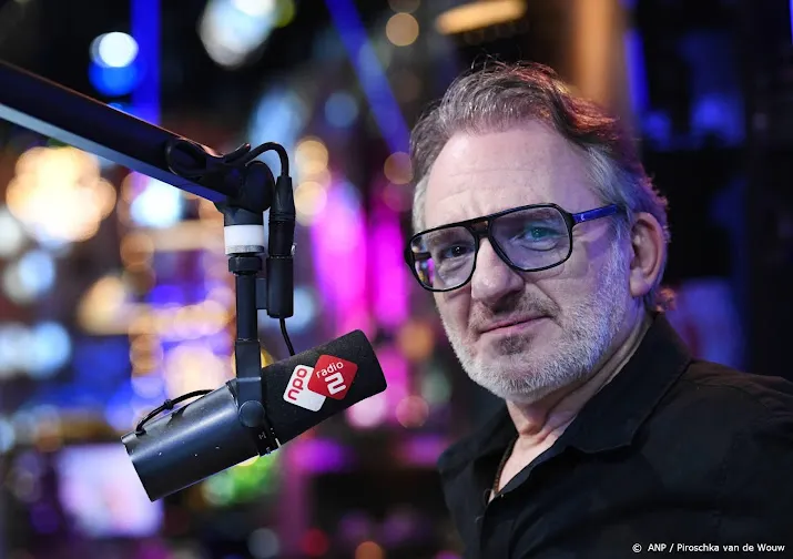 jeroen van inkel heeft top 2000 officieel afgetrapt op radio 2