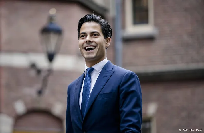 jetten ontvangt koffer met duurzame ideeen op duurzame dinsdag