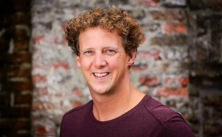 jochem myjer in jubileumeditie vroege vogels