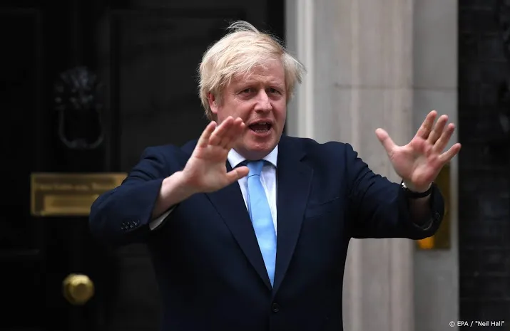 johnson wil rol huawei in brits 5g netwerk reduceren
