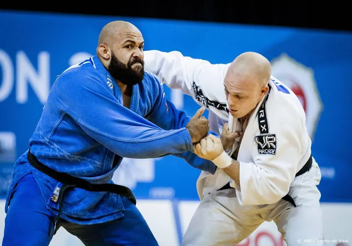judoka grol verslaat concurrent meyer in eerste duel ooit