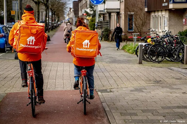 just eat fors hoger in aex akzonobel in het rood na cijfers
